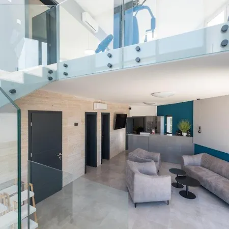 Awesome In With Outdoor Swimming Pool, Sauna And Wifi