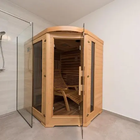 Awesome In With Outdoor Swimming Pool, Sauna And Wifi *
